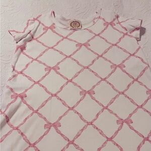 Beaufort Bonnet cotton knit short sleeve bow-trellis pattern, light pink.